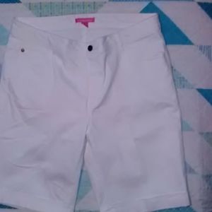 SALE... NWOT White Shorts💜🩵